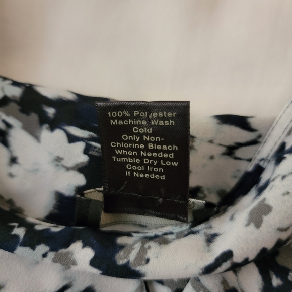 Ann Taylor XS Blue & White Flowy Blouse - Picture 4 of 7